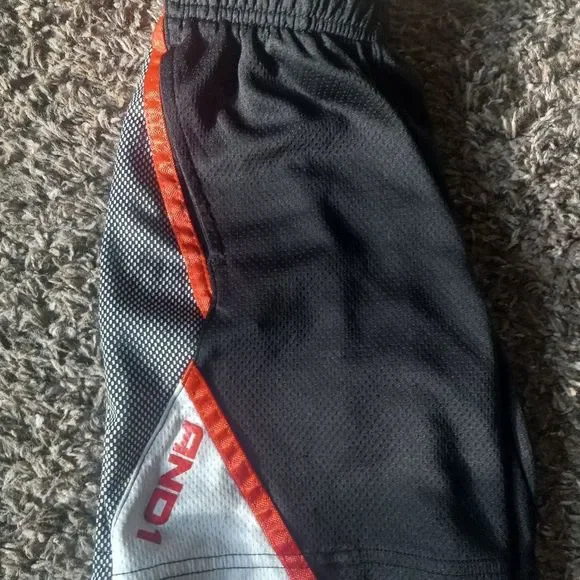 Boys XS 4/5 And1 Basketball Shorts Black and Red - Picture 3 of 4